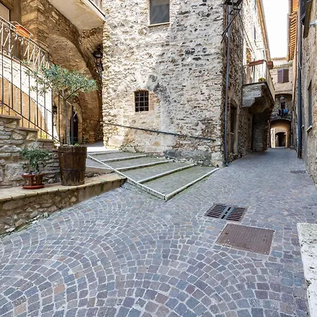 Apt In Medieval Village Silence Path - Happy Апартаменты *